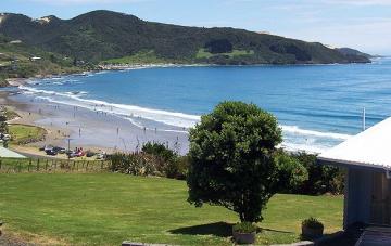 Enjoy a swim while staying at Ahipara Bay Motel, Image ©